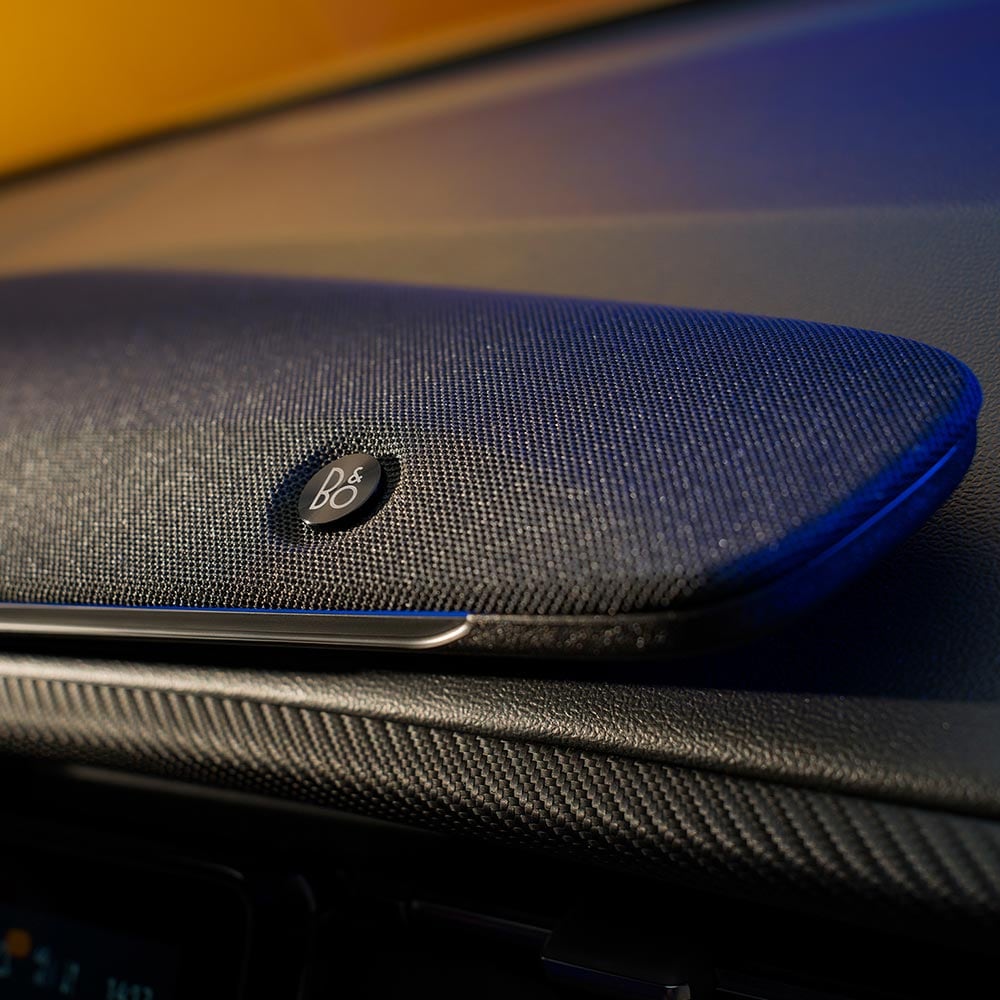 Prim-plan al noului sistem audio  Ford Capri® B&O™ cu 10 difuzoare.