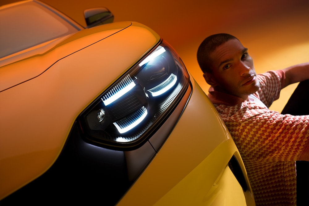 Prezentarea farurilor LED Matrix ale Ford Capri® electric și a designului lor emblematic.